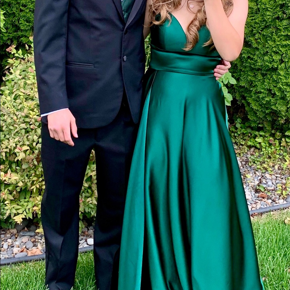 Beautiful satin formal dress. ❤️